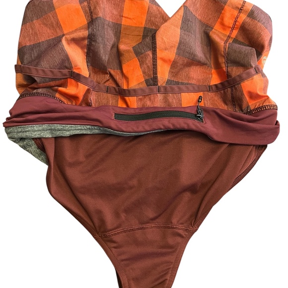 Lululemon  'Speed Up' running shorts Size 4 - Picture 8 of 9